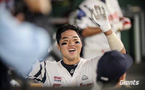 데뷔 첫 홈런을 터트린 롯데 포수 손성빈[롯데 자이언츠 제공. 재판매 및 DB 금지]