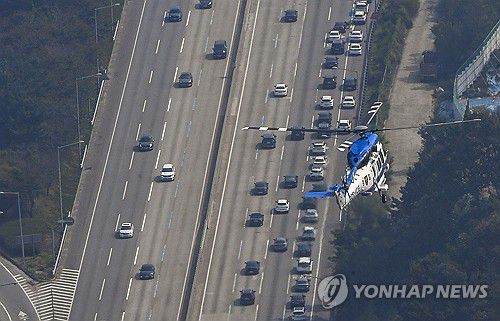 법규 위반 차량 단속하는 경찰 헬기 2023.9.28 [경기사진공동취재단] xanadu@yna.co.kr