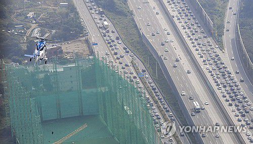 법규 위반 차량 단속하는 경찰 헬기 [경기사진공동취재단] xanadu@yna.co.kr