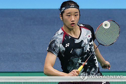 단체전 첫 주자 안세영(항저우=연합뉴스) 신현우 기자 = 30일 중국 항저우 빈장체육관에서 열린 항저우 아시안게임 배드민턴 여자 단체 4강 대한민국과 태국의 경기. 안세영이 포른파위 초추웡와 경기를 펼치고 있다. 2023.9.30 nowwego@yna.co.kr