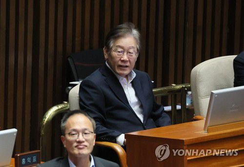 이재명 대표, 본회의 출석(서울=연합뉴스) 이정훈 기자 = 더불어민주당 이재명 대표가 6일 국회에서 열린 본회의에 출석해 자리하고 있다. 2023.10.6 uwg806@yna.co.kr