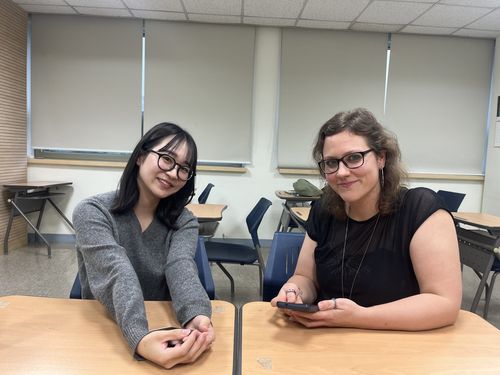 한국외대 통번역과정 수강생 다카하시 스즈(21·왼쪽)와 마리나 잘(32·오른쪽)(서울=연합뉴스) 김정진 기자 = 한국외대 한국어문화교육원에서 7급 통번역과정을 수강하는 다카하시 스즈(21)와 마리나 잘(32)이 지난 6일 서울 동대문구 한국외대 서울캠퍼스에서 연합뉴스와 인터뷰하고 있다.  2023.10.6 stopn@yna.co.kr