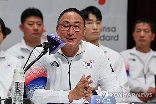 인사말 하는 장재근 선수촌장(진천=연합뉴스) 신현우 기자 = 24일 진천국가대표선수촌에서 열린 항저우 아시안게임 D-30 대한민국선수단 기자 간담회. 장재근 선수촌장이 인사말하고 있다. 2023.8.24 nowwego@yna.co.kr