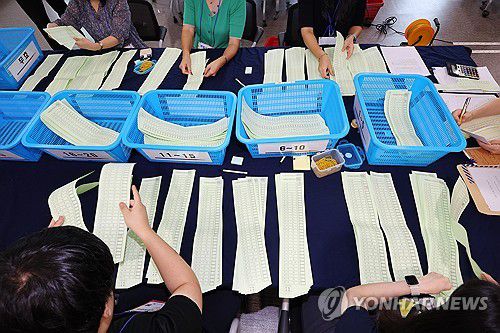 인천선관위, 제22대 국회의원선거 모의개표 실습[연합뉴스 자료사진]