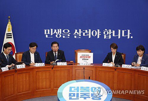 더불어민주당 최고위원회의(서울=연합뉴스) 신준희 기자 = 22일 국회에서 열린 더불어민주당 최고위원회의에서 정청래 최고위원이 발언을 하고 있다. 2023.9.22 hama@yna.co.kr