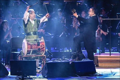 데뷔 45주년 기념 공연 '김수철과 동서양 100인조 오케스트라'[세종문화회관 제공. 재판매 및 DB 금지]