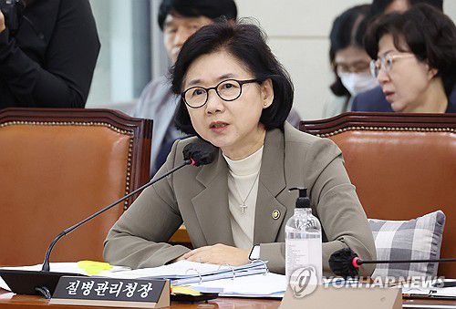 답변하는 질병관리청장(서울=연합뉴스) 신준희 기자 = 11일 국회에서 열린 보건복지위원회 국정감사에 출석한 지영미 질병관리청장이 의원 질의에 답하고 있다. 2023.10.11 hama@yna.co.kr