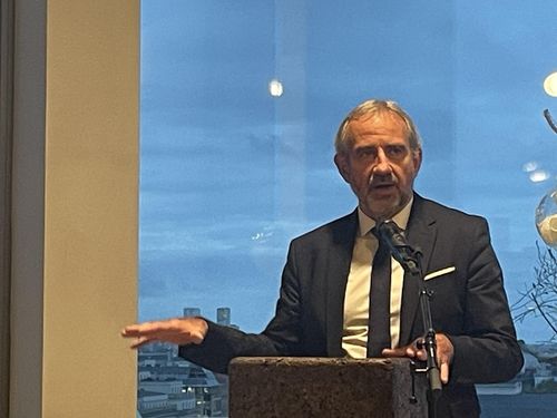 헤르만 파칭어 독일 프로이센 문화유산재단 이사장(베를린=연합뉴스) 이율 특파원 = 헤르만 파칭어 독일 프로이센문화유산재단 이사장이 지난 12일(현지시간) 훔볼트 포럼 한국유물 특별전 개막식에서 축사를 하고있다. 프로이센 문화유산재단은 아시아예술·민속학 박물관 소장품을 총괄한다. 2023.10.16