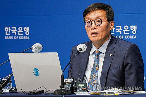 금융통화위원회 기자간담회서 발언하는 이창용 총재(서울=연합뉴스) 이창용 한국은행 총재가 19일 서울 중구 한국은행에서 열린 10월 금융통화위원회 금리 결정에 대한 기자간담회에서 발언하고 있다. 2023.10.19 [사진공동취재단] photo@yna.co.kr