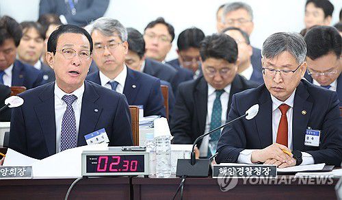 오염수 관련 질의 답하는 노동진 수협중앙회장(부산=연합뉴스) 손형주 기자 = 20일 부산 영도구 한국해양과학기술원에서 열린 국회 농림축산식품해양수산위원회 해양경찰청, 수협, 부산항만공사 등에 대한 국정감사에서 노동진 수협중앙회장이 후쿠시마 오염수 관련 질의에 답변하고 있다. 2023.10.20 handbrother@yna.co.kr