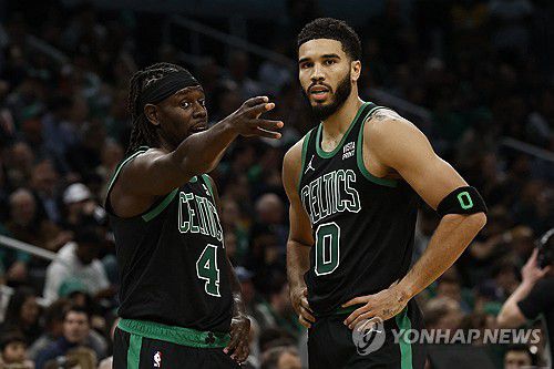보스턴 승리 이끈 테이텀(오른쪽)[USA투데이 연합뉴스]
