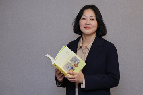 류승희 만화가(서울=연합뉴스) 신현우 기자 = '2023 오늘의 우리만화'를 수상한 류승희 만화가가 서울 여의도 63컨벤션센터에서 연합뉴스와 인터뷰하고 있다. 2023.11.5     nowwego@yna.co.kr