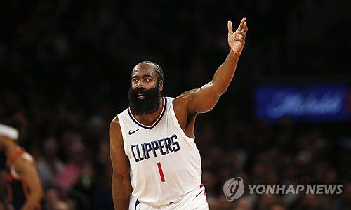 클리퍼스 유니폼 입은 제임스 하든[AP. 재배포 및 DB 금지]