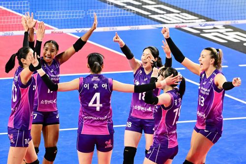 기뻐하는 흥국생명 선수들[한국배구연맹 제공. 재배포 및 DB 금지]