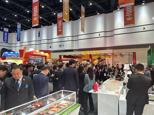 태국 'K-박람회'(방콕=연합뉴스) 강종훈 특파원 = 태국 방콕 퀸시리킷국립컨벤션센터에 마련된 K-박람회 전시체험관 현장.