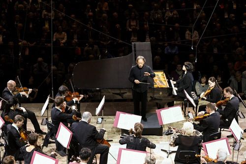 정명훈이 지휘하는 뮌헨 필과 협연하는 피아니스트 임윤찬(뮌헨=연합뉴스) 이율 특파원 = 피아니스트 임윤찬이 세계적인 지휘자 정명훈이 지휘하는 뮌헨 필하모닉과 협연하고 있다. [토비아스 하제. 뮌헨 필 제공=연합뉴스] 2023.11.17