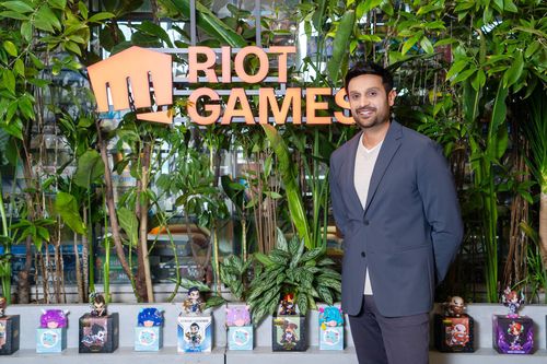 딜런 자데자 라이엇게임즈 대표(서울=연합뉴스) 딜런 자데자 라이엇게임즈 대표가 지난 17일 서울 강남구 라이엇게임즈 코리아 사무실에서 열린 인터뷰에 앞서 포즈를 취하고 있다. 2023.11.20 [라이엇게임즈 제공. 재판매 및 DB 금지]