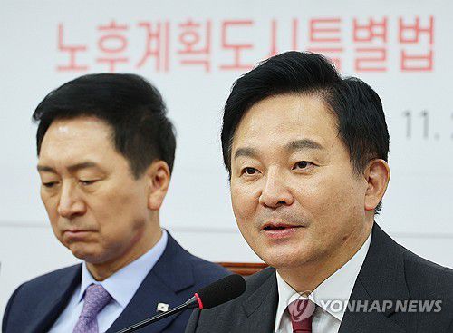 발언하는 원희룡 장관(서울=연합뉴스) 한종찬 기자 = 원희룡 국토교통부 장관이 21일 오전 국회에서 열린 노후계획도시 정비특별법 연내 통과 촉구를 위한 주민간담회에서 발언하고 있다. 2023.11.21 saba@yna.co.kr