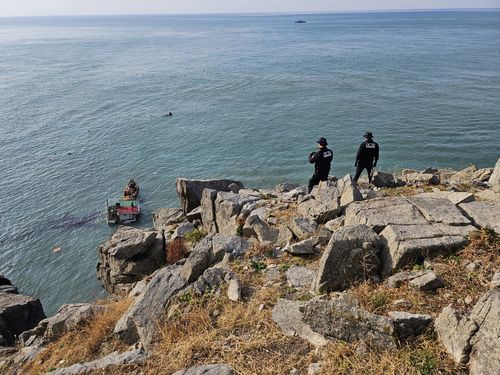집단밀입국 우려에 해안 수색하는 전남경찰청 가거경비대[전남경찰청 제공. 재판매 및 DB 금지]