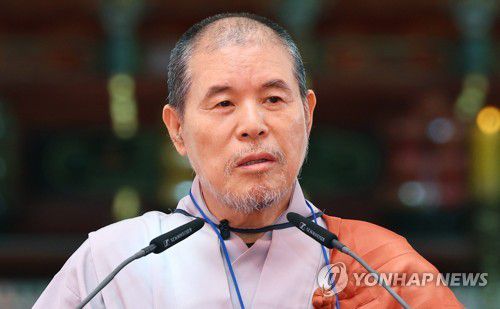 자승 스님(서울=연합뉴스) 김도훈 기자 = 상월결사 회주 자승 스님이 2023년 3월 23일 오후 서울 종로구 조계사에서 열린 상월결사 인도순례 회향식에서 회향사를 하고 있다. [연합뉴스 자료사진]