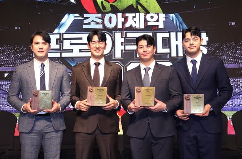 일간스포츠·조아제약 프로야구대상 수상자왼쪽부터 최고 구원투수 서진용(SSG 랜더스), 최고투수 고영표(kt wiz), 최고타자 노시환(한화 이글스), 신인상 문동주(한화) [일간스포츠 제공. 재판매 및 DB 금지]