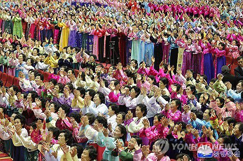김정은 "사업 힘들 때 어머니들 생각"…전국어머니대회 참석(평양 조선중앙통신=연합뉴스) 김정은 북한 국무위원장이 11년 만에 열린 전국어머니대회에 직접 참석해 개회사를 했다.     조선중앙통신은 김 위원장이 지난 3일 평양에서 개막한 제5차 전국어머니대회에 참석했다고 4일 보도했다.     김 위원장은 개회사에서 "나 역시 당과 국가사업을 맡아 하면서 힘이 들 때마다 늘 어머니들을 생각하곤 한다"고 말했다. 2023.12.4      [국내에서만 사용가능. 재배포 금지. For Use Only in the Republic of Korea. No Redistribution]   nkphoto@yna.co.kr