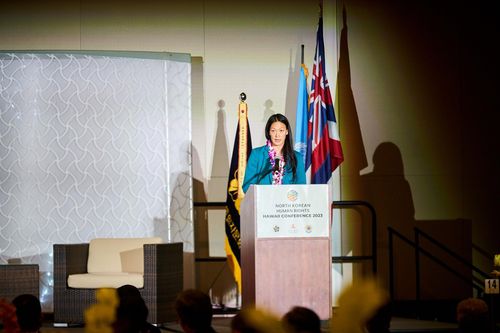 연설하는 줄리 터너 미국 국무부 북한인권특사(호놀룰루=연합뉴스) 민주평통이 미국 하와이 호놀룰루에서 4일(현지시간) 개최한 북한 인권 콘퍼런스에서 줄리 터너 미국 국무부 북한인권특사가 연설을 하고 있다. 2023.12.6 [민주평통 제공. 재판매 및 DB 금지]