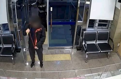 흉기 들고 지구대 찾아 온 20대[대전경찰청 제공. 재판매 및 DB 금지]