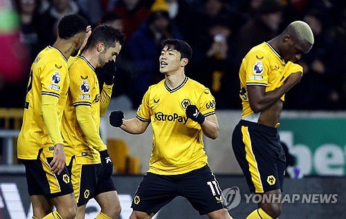 골 넣고 기뻐하는 황희찬[Mike Egerton/PA via AP=연합뉴스]