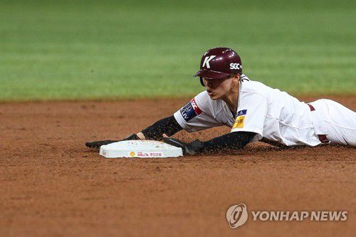 슬라이딩하는 김혜성[키움 히어로즈 제공. 재판매 및 DB 금지]