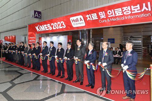 KIMES 2023 방문한 원강수 원주시장[연합뉴스 자료사진]