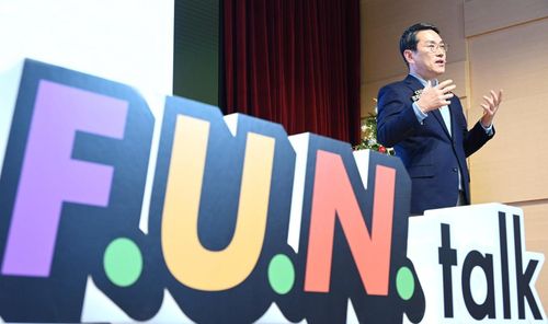 LG전자 조주완 사장, 'CEO F.U.N. Talk'으로 올해 마무리하는 소통 자리 마련(서울=연합뉴스) LG전자 조주완 사장이 지난 7일 서울 여의도 LG트윈타워에서 올해를 마무리하는 'CEO 펀톡(F.U.N. Talk)'을 열어, 한 해를 되돌아 보고 '2030 미래비전' 달성을 가속화할 2024년을 위해 의지를 다지는 의미 있고 즐거운 소통의 자리를 가졌다. 2023.12.8. [LG전자 제공. 재판매 및 DB 금지]