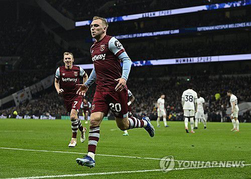 재로드 보엔의 동점골 세리머니[로이터=연합뉴스]