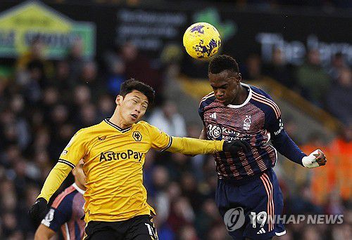 황희찬의 헤더 시도[로이터=연합뉴스]