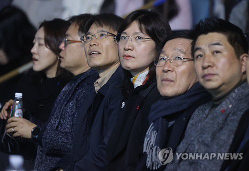 K·Link 페스티벌 참석한 장미란 문체부 차관(서울=연합뉴스) 류효림 기자 = 장미란 문화체육관광부 2차관이 10일 오후 서울 송파구 잠실실내체육관에서 열린 2023~2024 한국방문의 해 기념 K·Link 페스티벌에 참석하고 있다. 2023.12.10 ryousanta@yna.co.kr