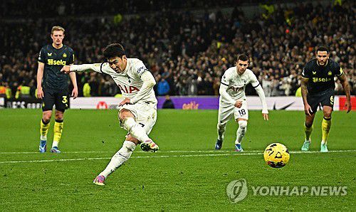 페널티킥 차는 손흥민[로이터=연합뉴스]