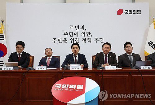 국민의힘 최고위원회의(서울=연합뉴스) 이정훈 기자 = 국민의힘 김기현 대표가 7일 국회에서 열린 최고위원회의에서 발언하고 있다. 2023.12.7 uwg806@yna.co.kr