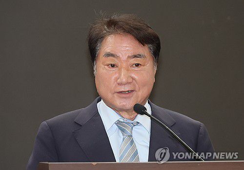 인사말 하는 이석현 민추협 회장[연합뉴스 자료사진]