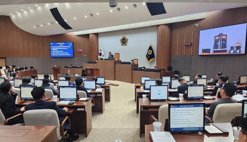 충남도의회, 학생인권조례 폐지안 의결(홍성=연합뉴스) 김소연 기자 = 충남도의회는 15일 제348회 정례회 제4차 본회를 열어 학생인권조례 폐지안을 의결하고 있다. 2023.12.15