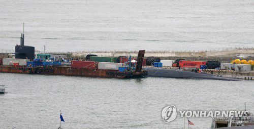 부산 기항한 美 핵잠수함 '켄터키함'…북한은 무력시위(부산=연합뉴스) 손형주 기자 = 19일 오전 부산작전기지에 미국 해군의 오하이오급 핵추진 탄도유도탄 잠수함(SSBN) 켄터키함(SSBN-737이 입항해 있다. 북한은 이날 한미 간 새 확장억제 협의체인 핵협의그룹(NCG) 출범과 미국 전략핵잠수함(SSBN)의 부산 입항에 반발하며 동해상으로 탄도미사일(SRBM) 2발을 발사했다. 2023.7.19 handbrother@yna.co.kr