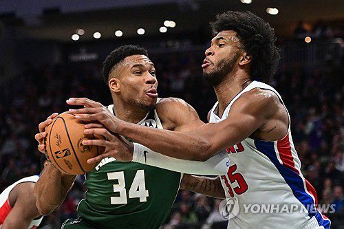 공격하는 야니스 아데토쿤보[USA TODAY Sports=연합뉴스]