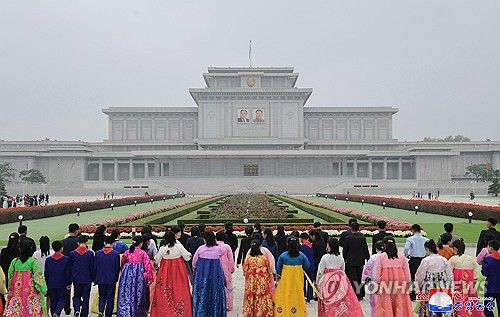 노동당 창건 78주년 맞은 북한 주민들(평양 조선중앙통신=연합뉴스) 북한 조선중앙통신은 11일 노동당 창건 78주년을 뜻깊게 맞이했다고 보도했다. 2023.10.11      [국내에서만 사용가능. 재배포 금지. For Use Only in the Republic of Korea. No Redistribution] nkphoto@yna.co.kr