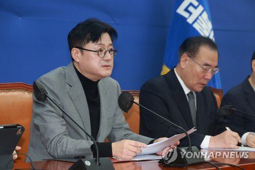 발언하는 홍익표 원내대표(서울=연합뉴스) 한종찬 기자 = 더불어민주당 홍익표 원내대표가 28일 오전 국회에서 열린 정책조정회의에서 발언하고 있다. 2023.12.28 saba@yna.co.kr