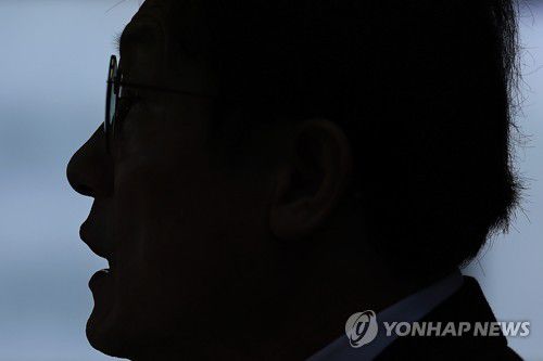 신중하게 답변하는 조희연 교육감(서울=연합뉴스) 김도훈 기자 = 조희연 서울시 교육감이 26일 서울시교육청에서 연합뉴스와 인터뷰를 하고 있다. 2022.12.29 superdoo82@yna.co.kr