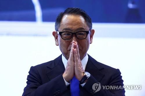 태국 기자회견에서 사과하는 도요다 아키오 회장[로이터 연합뉴스 자료사진. 재판매 및 DB 금지]