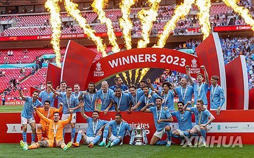 올해 FA컵 우승을 자축하는 맨시티 선수들[신화=연합뉴스]