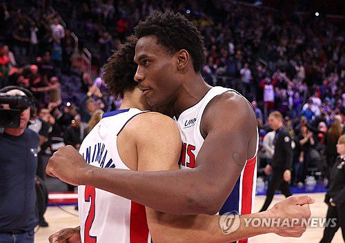 연패를 끊고 기뻐하는 디트로이트 선수들.[AFP=연합뉴스]