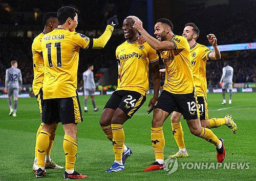 골세리머니를 펼치는 울버햄프턴 선수들[로이터=연합뉴스]
