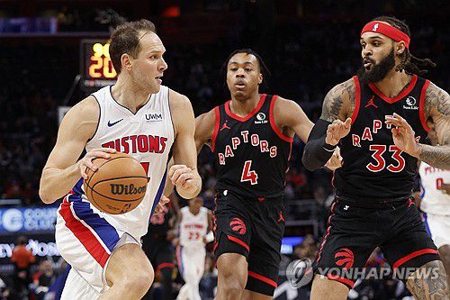 31일 토론토와 경기에서 공격을 시도하는 디트로이트의 보그다노비치. [로이터=연합뉴스] Mandatory Credit: Rick Osentoski-USA TODAY Sports