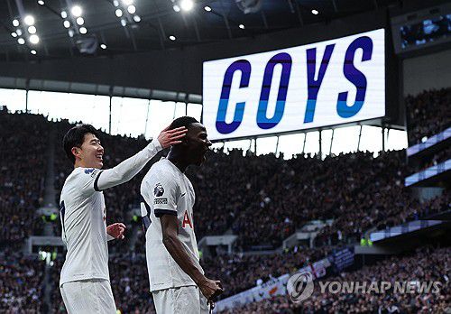 손흥민과 파페 사르[로이터=연합뉴스]